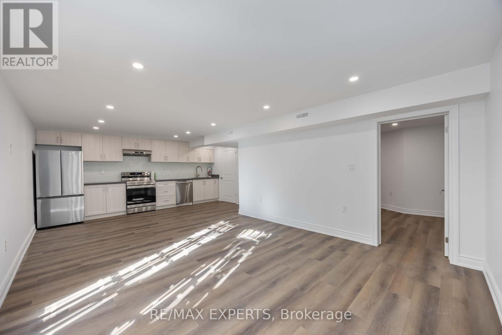 136 Holm Crescent, Markham, Ontario  L3T 5J3 - Photo 7 - N12469983