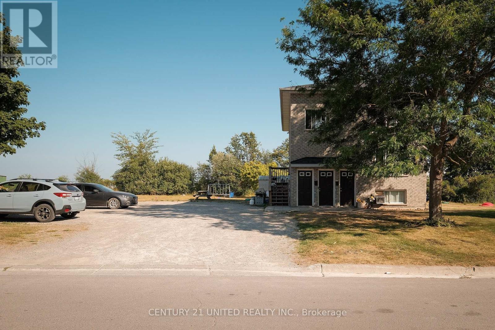 538 Crystal Drive, Peterborough South, Ontario  K9J 8H1 - Photo 4 - X12470028