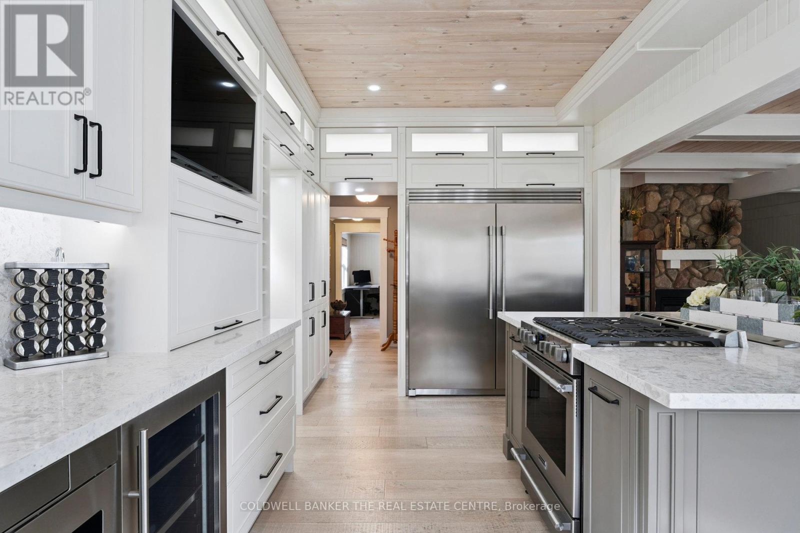 1099 Stoney Point Road, Innisfil, Ontario  L0L 1W0 - Photo 5 - N12458439