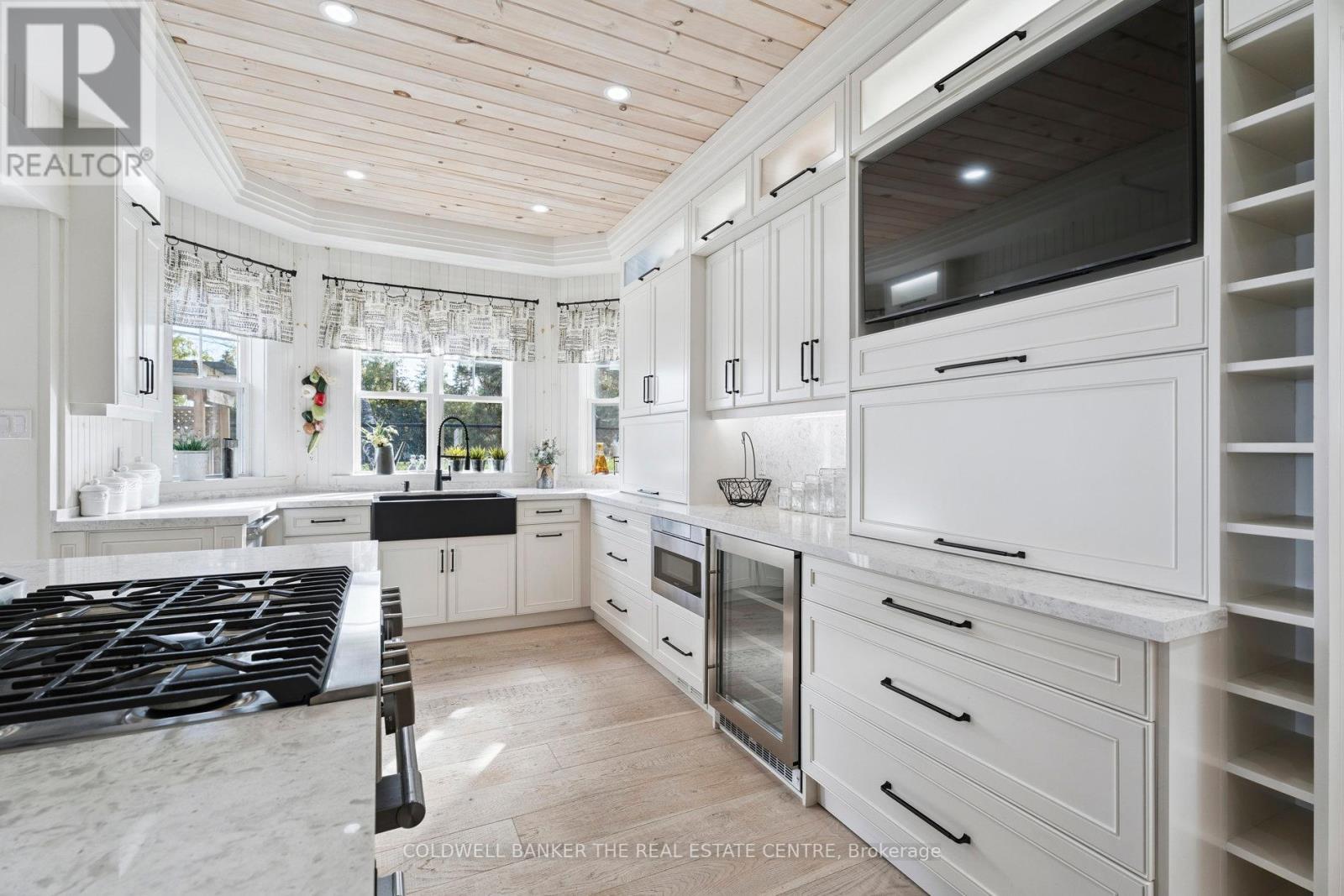 1099 Stoney Point Road, Innisfil, Ontario  L0L 1W0 - Photo 6 - N12458439