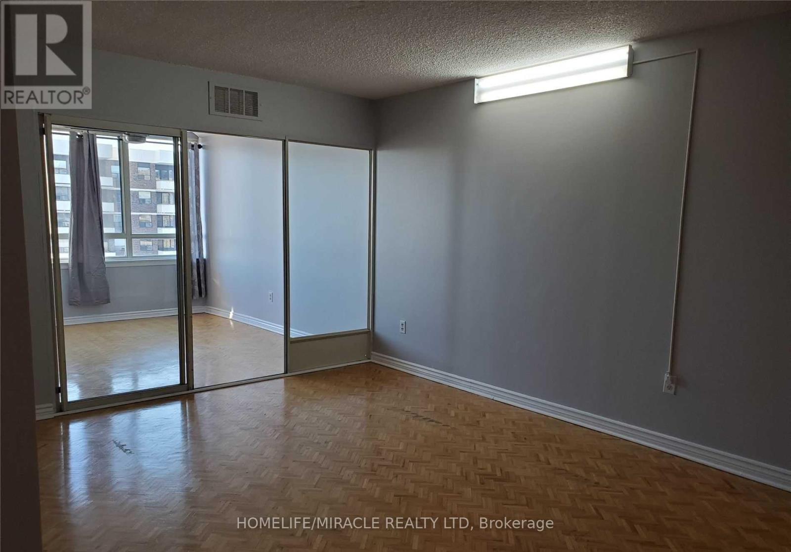 1412 - 5 Lisa Street, Brampton, Ontario  L6T 4T4 - Photo 5 - W12469968