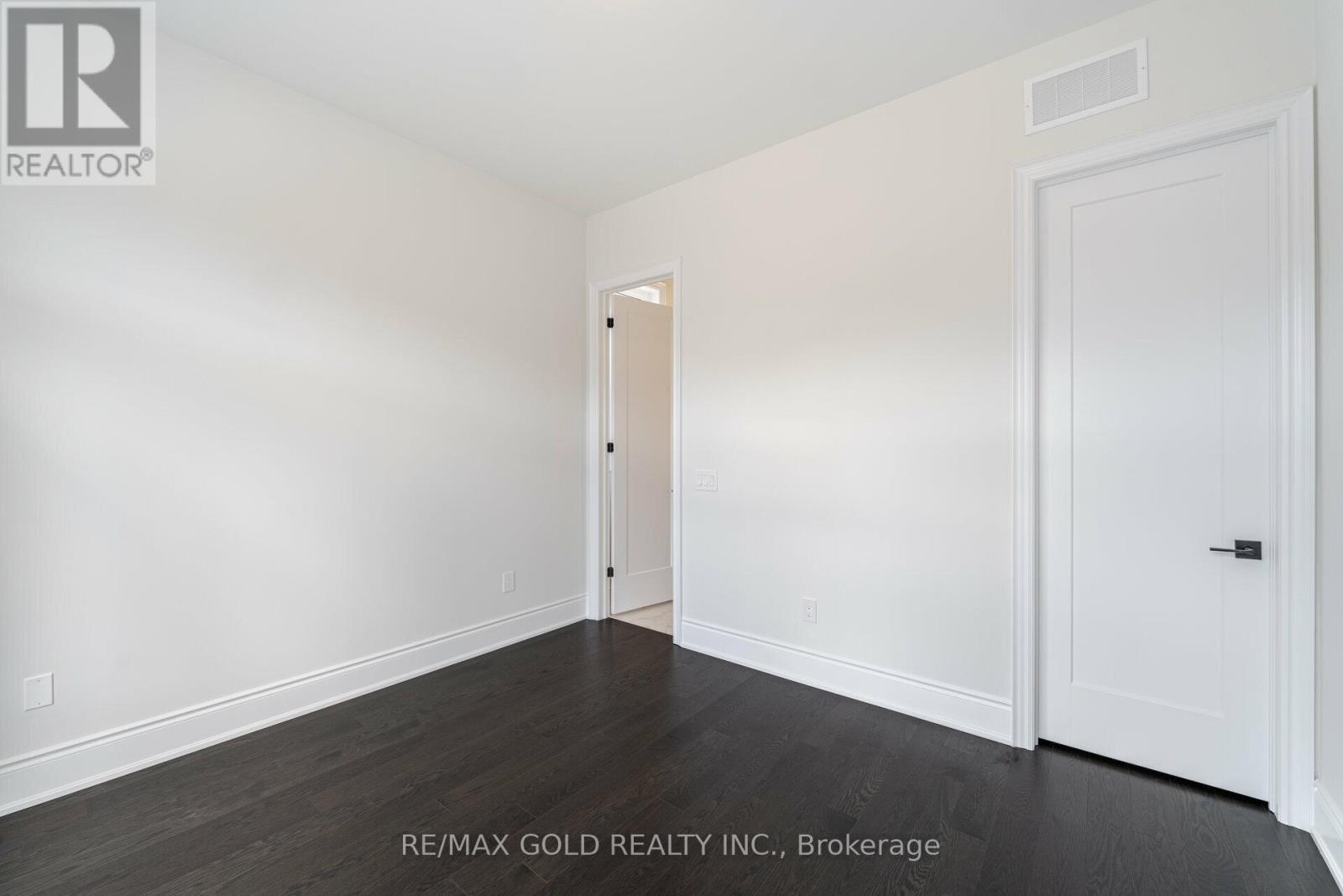 80 Raspberry Ridge Avenue, Caledon, Ontario  L7C 4N2 - Photo 7 - W12469982