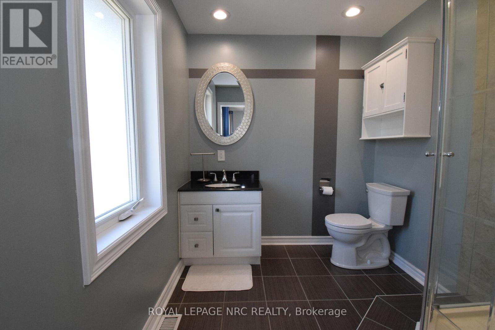 128 Haig Street, St. Catharines, Ontario  L2R 6L2 - Photo 23 - X12470006