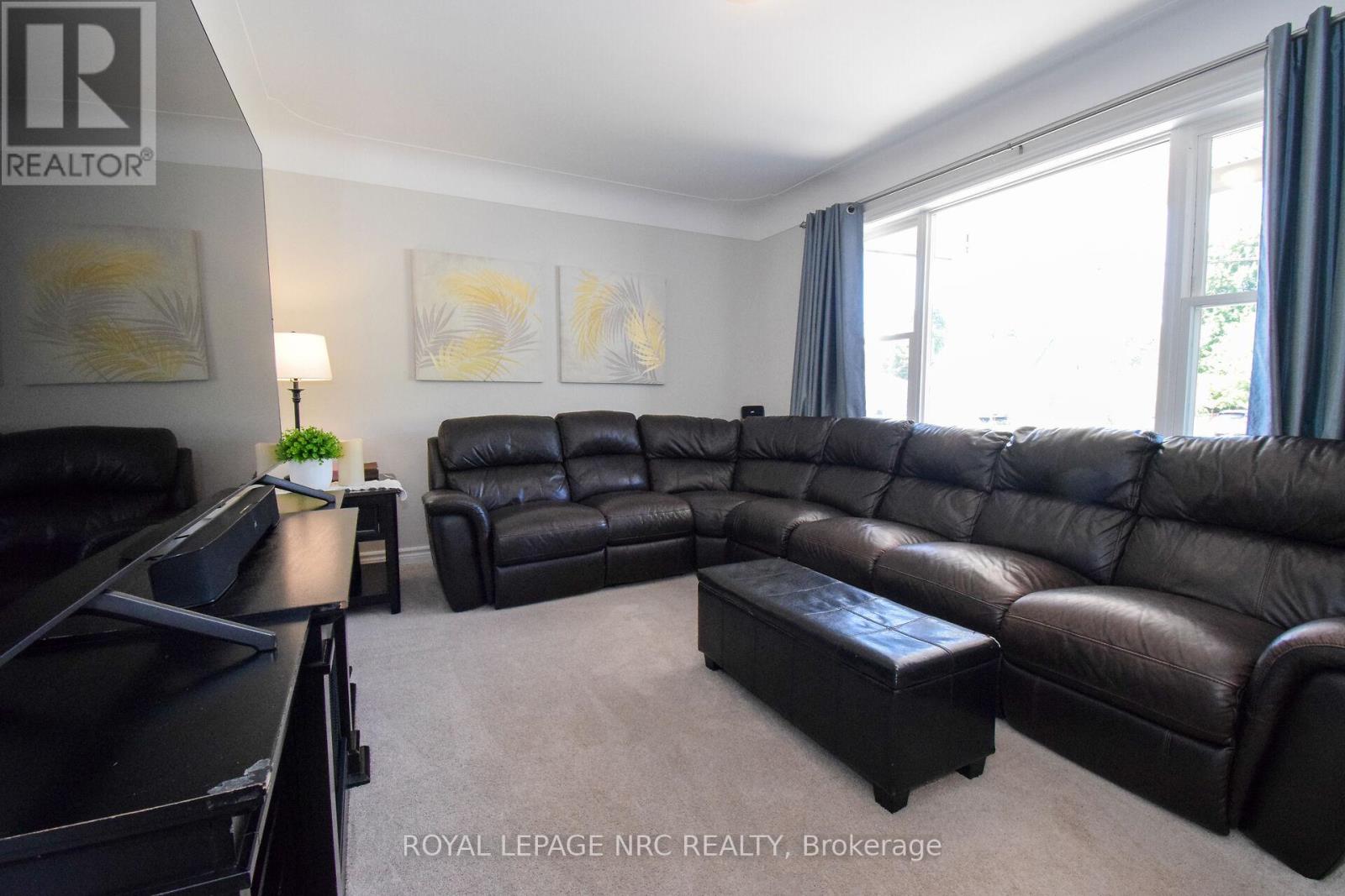 128 Haig Street, St. Catharines, Ontario  L2R 6L2 - Photo 3 - X12470006