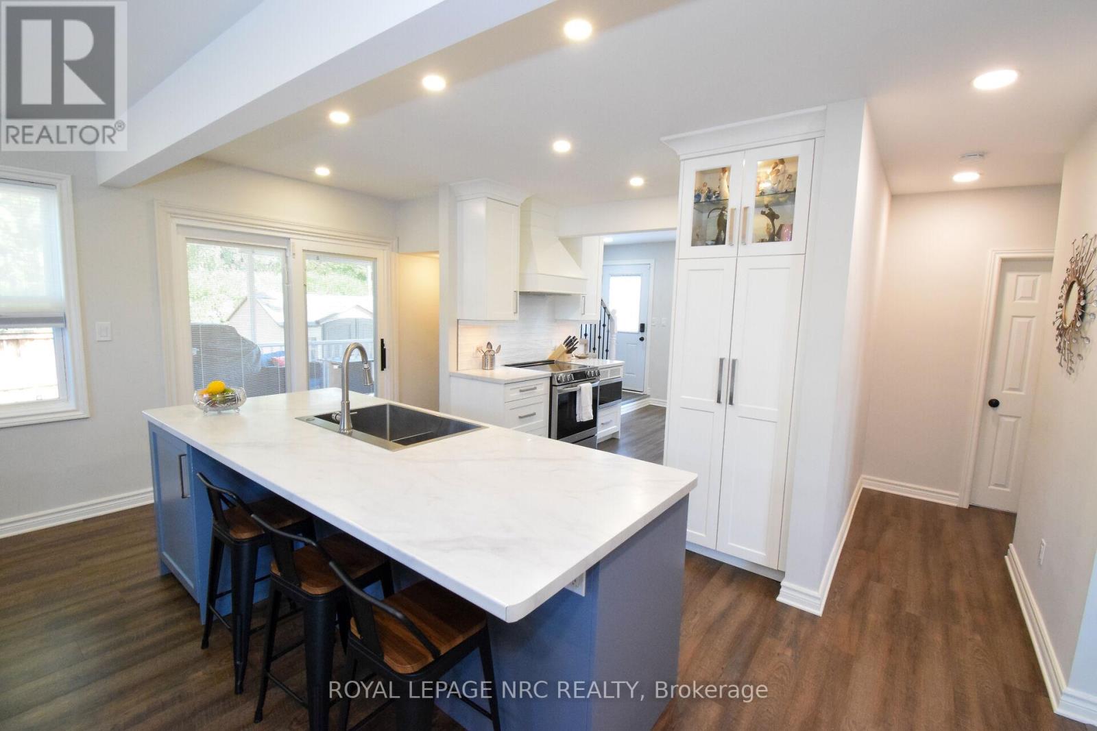 128 Haig Street, St. Catharines, Ontario  L2R 6L2 - Photo 5 - X12470006