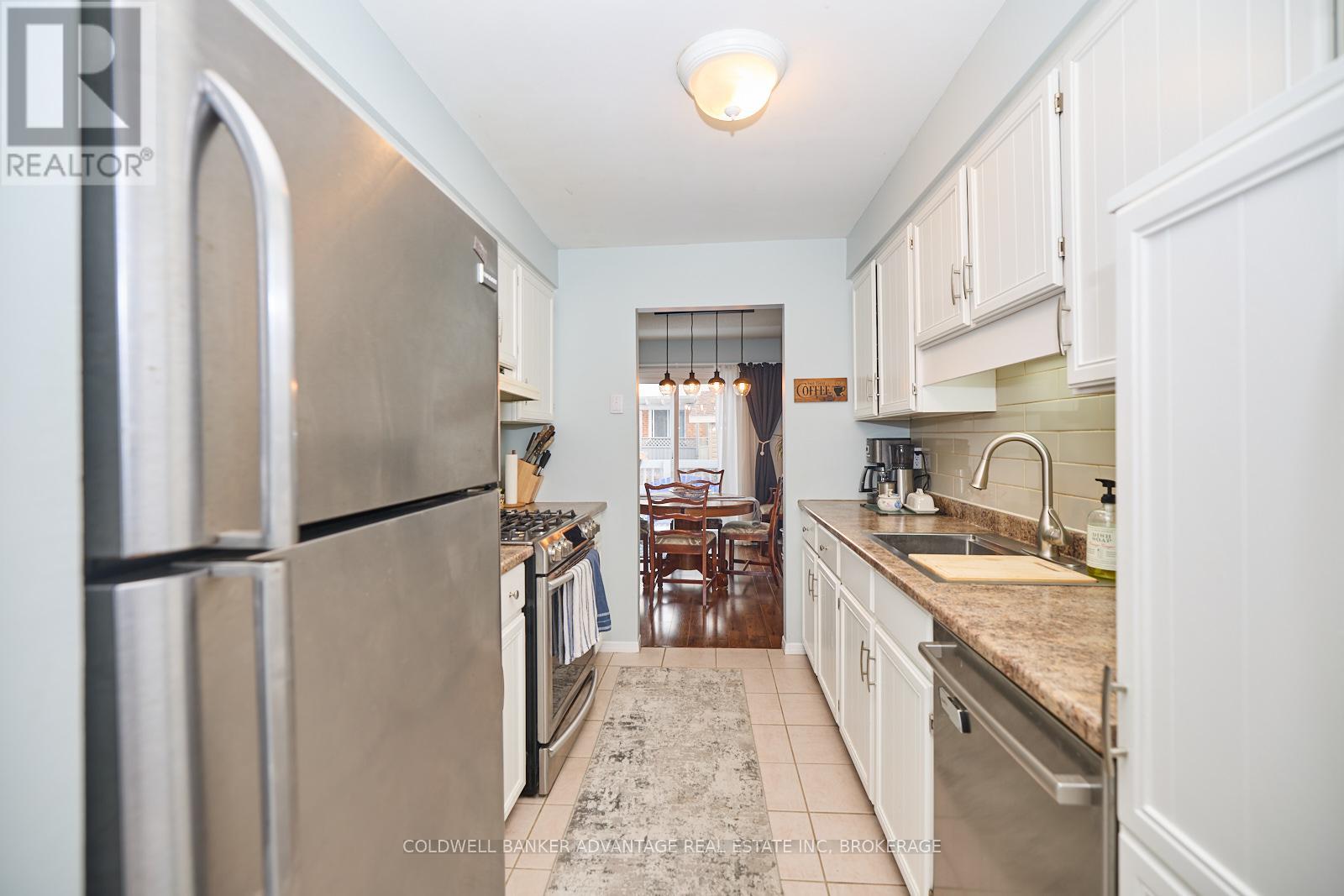 33 Naples Court, Thorold, Ontario  L2V 4S7 - Photo 11 - X12470018