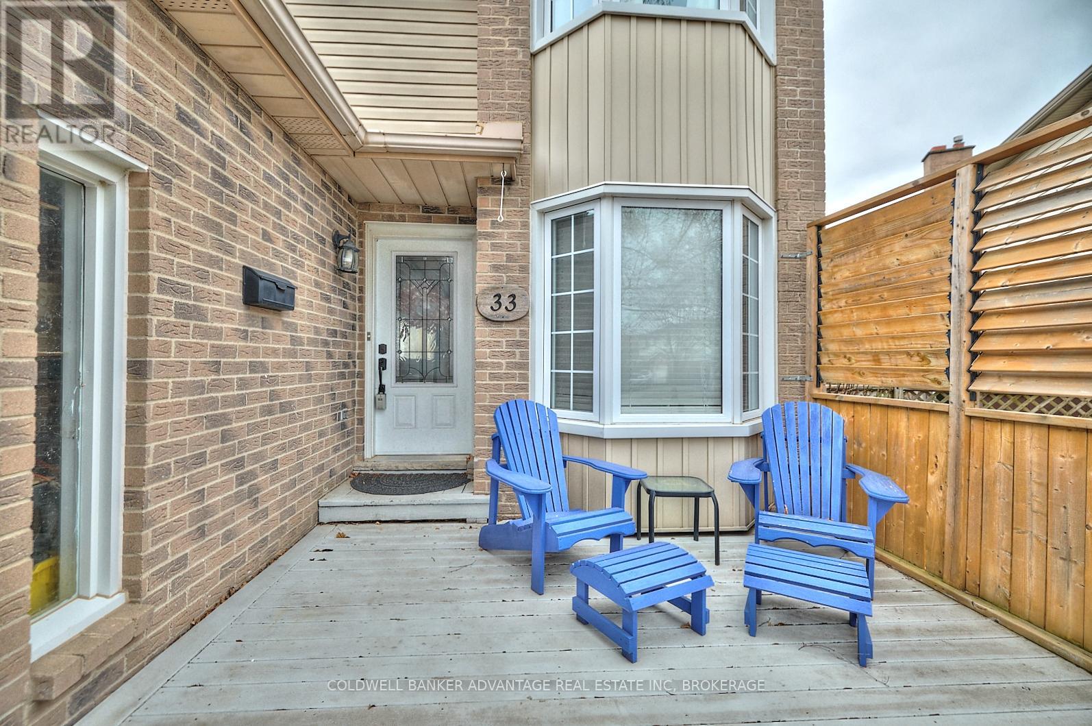 33 Naples Court, Thorold, Ontario  L2V 4S7 - Photo 2 - X12470018