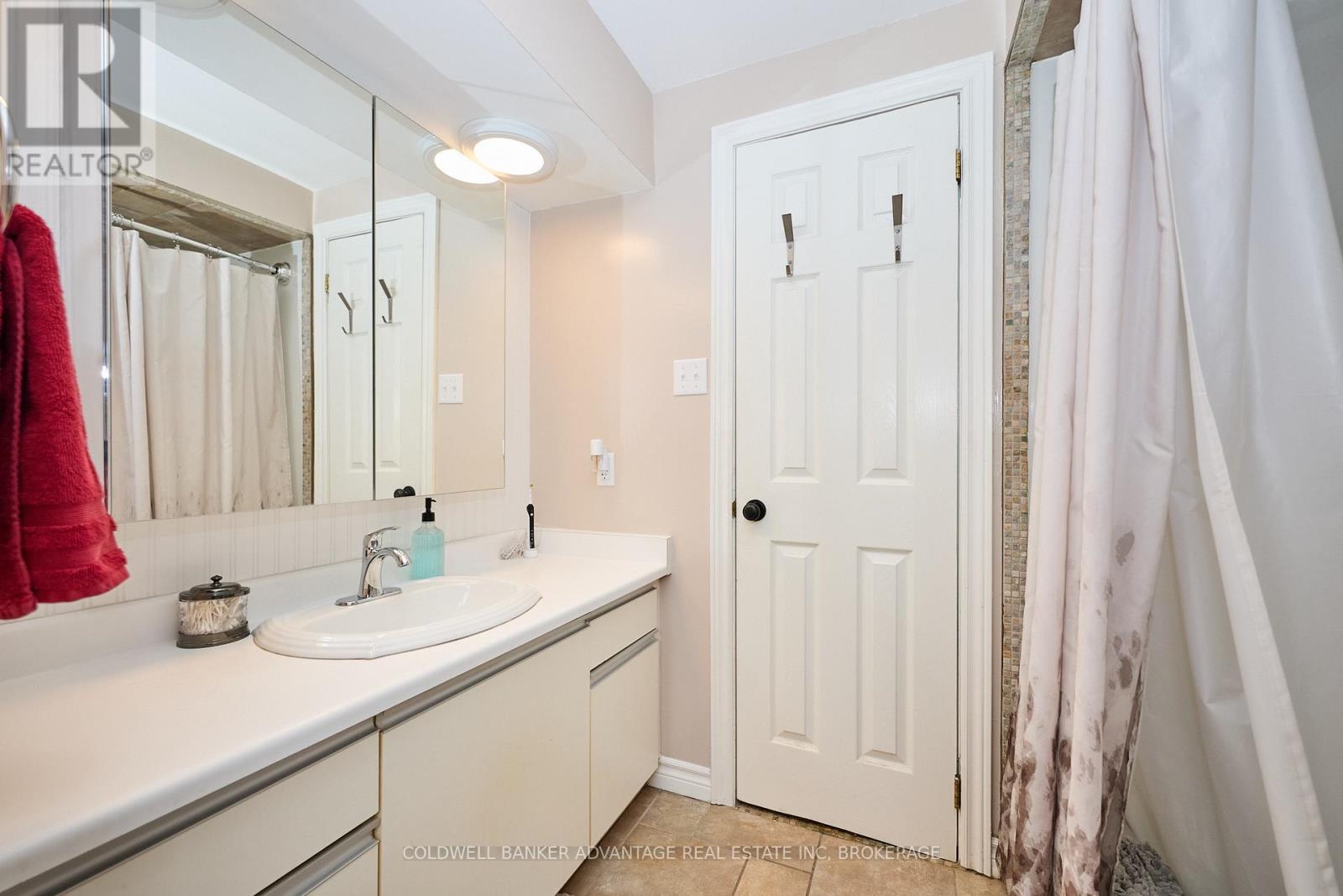 33 Naples Court, Thorold, Ontario  L2V 4S7 - Photo 23 - X12470018