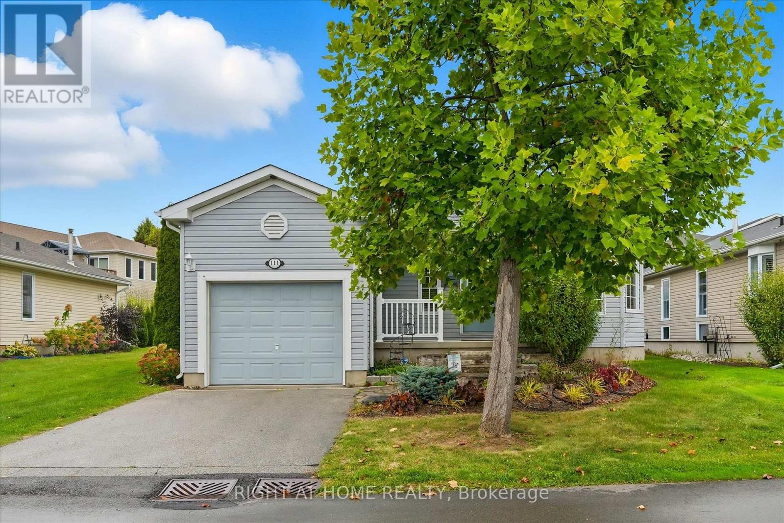 111 Gracehill Crescent, Hamilton, Ontario  L8B 1A5 - Photo 2 - X12469978