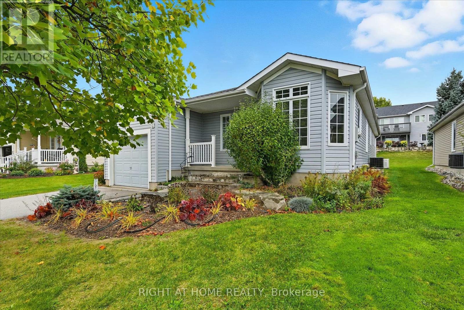 111 Gracehill Crescent, Hamilton, Ontario  L8B 1A5 - Photo 3 - X12469978