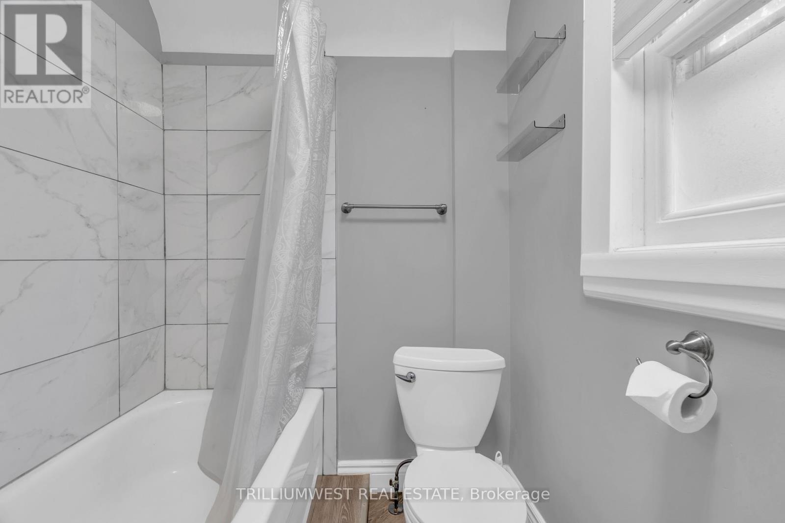 Upper - 63 Highland Road, Kitchener, Ontario  N2M 3B7 - Photo 11 - X12469984