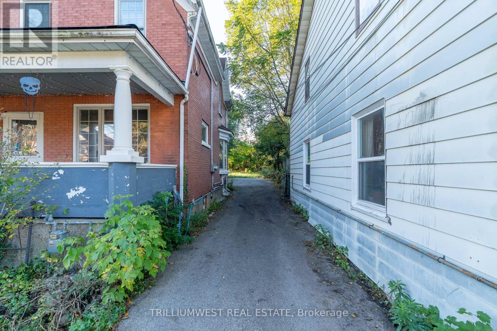 Upper - 63 Highland Road, Kitchener, Ontario  N2M 3B7 - Photo 5 - X12469984