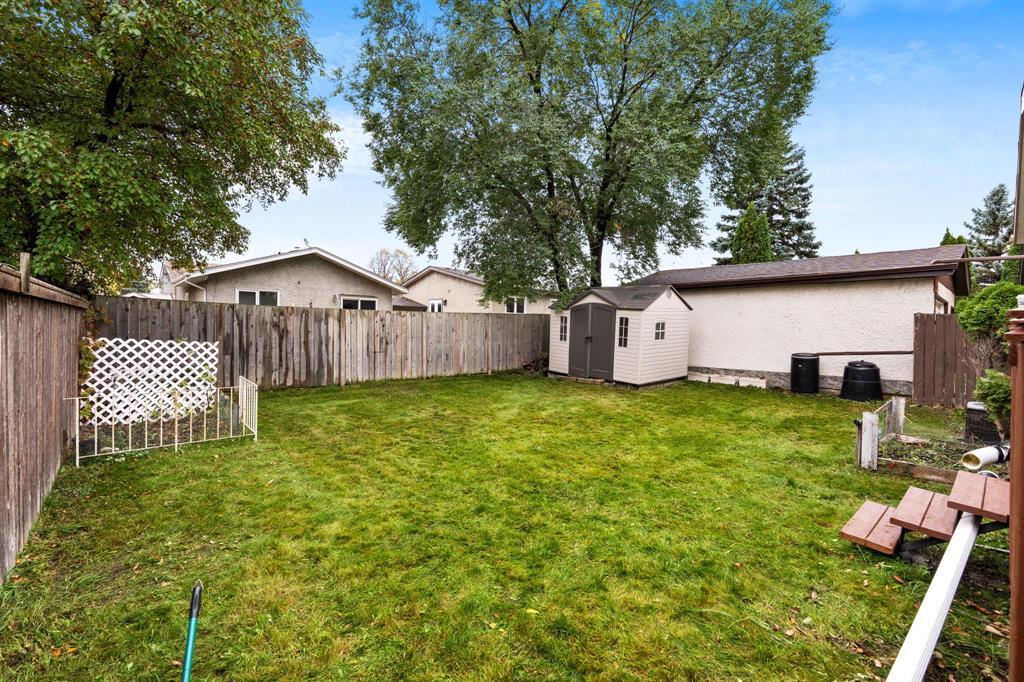 26 Strand Circle, Winnipeg, Manitoba  R2N 1N1 - Photo 23 - 202526420