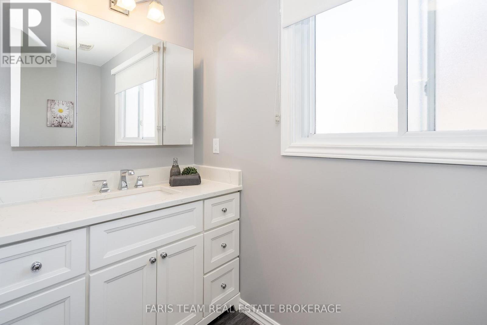 2275 Webb Street, Innisfil, Ontario  L9S 1K6 - Photo 22 - N12398268
