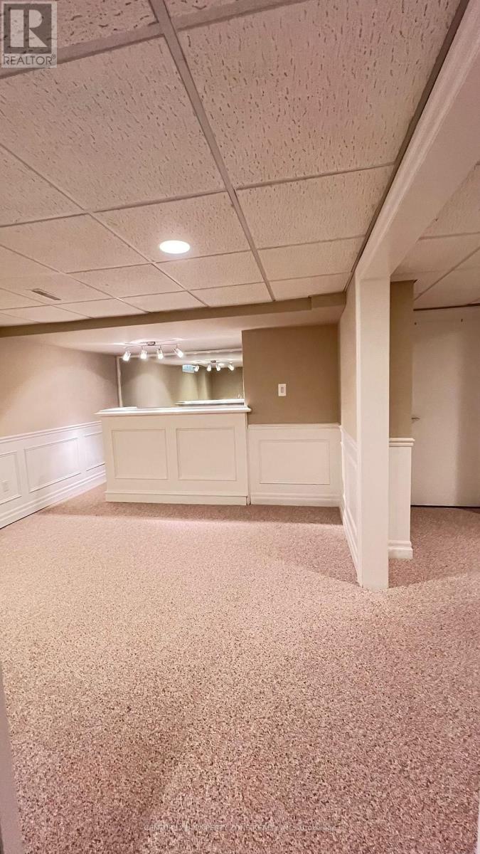 1534 Hollywell Avenue, Mississauga, Ontario  L5N 4P5 - Photo 13 - W12469584