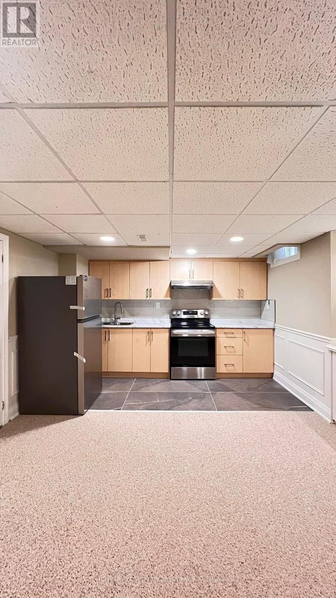 1534 Hollywell Avenue, Mississauga, Ontario  L5N 4P5 - Photo 10 - W12469584