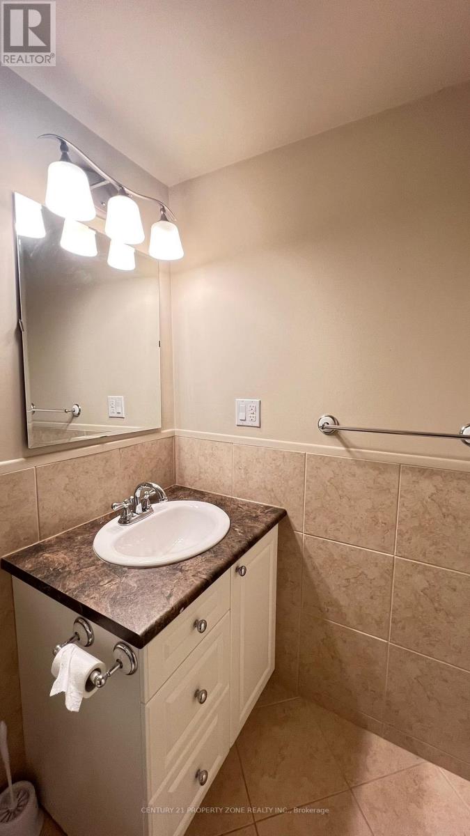 1534 Hollywell Avenue, Mississauga, Ontario  L5N 4P5 - Photo 14 - W12469584