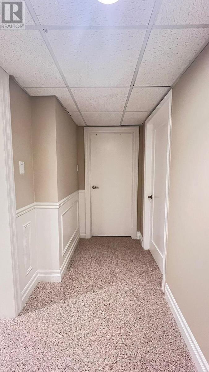 1534 Hollywell Avenue, Mississauga, Ontario  L5N 4P5 - Photo 15 - W12469584