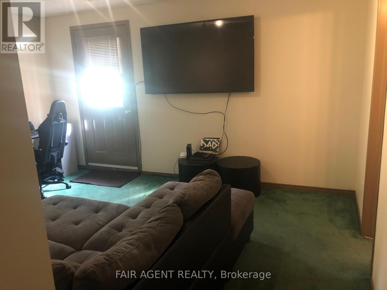 562 Erinbrook Drive, Kitchener, Ontario  N2E 3M8 - Photo 34 - X12469872
