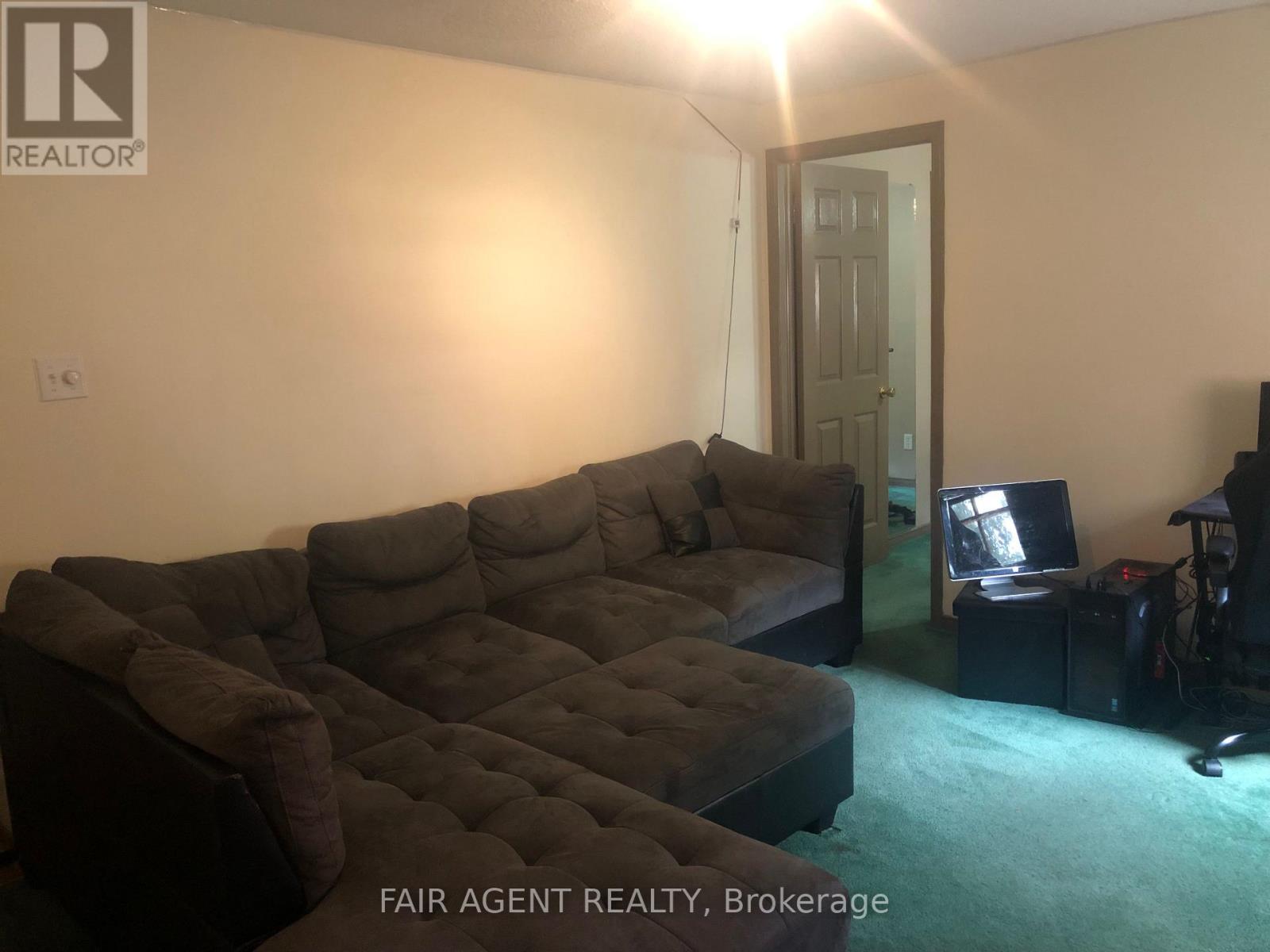 562 Erinbrook Drive, Kitchener, Ontario  N2E 3M8 - Photo 35 - X12469872