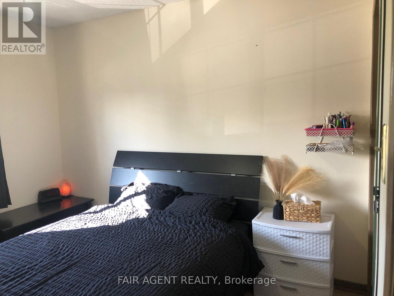 562 Erinbrook Drive, Kitchener, Ontario  N2E 3M8 - Photo 30 - X12469872