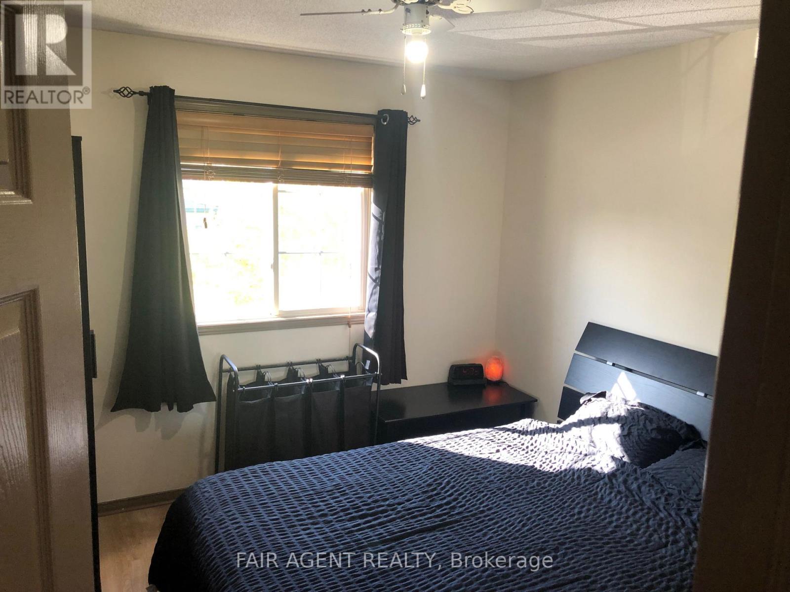562 Erinbrook Drive, Kitchener, Ontario  N2E 3M8 - Photo 29 - X12469872