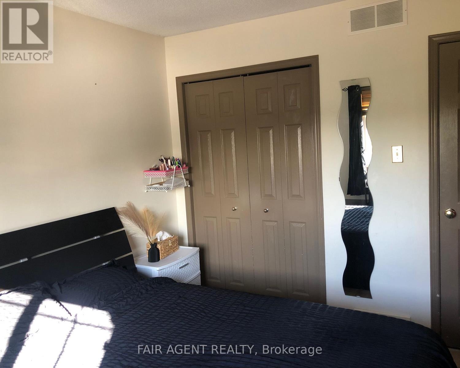 562 Erinbrook Drive, Kitchener, Ontario  N2E 3M8 - Photo 40 - X12469872
