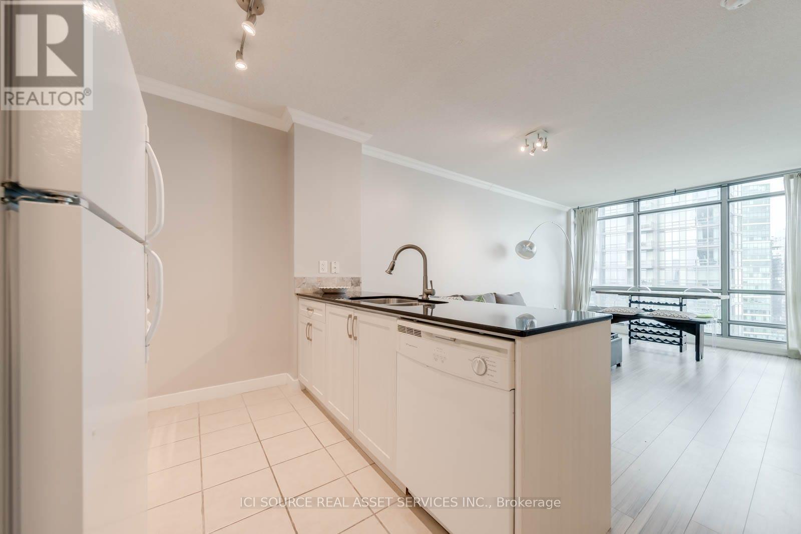 2209 - 5 Mariner Terrace, Toronto, Ontario  M5V 3V6 - Photo 3 - C12470026