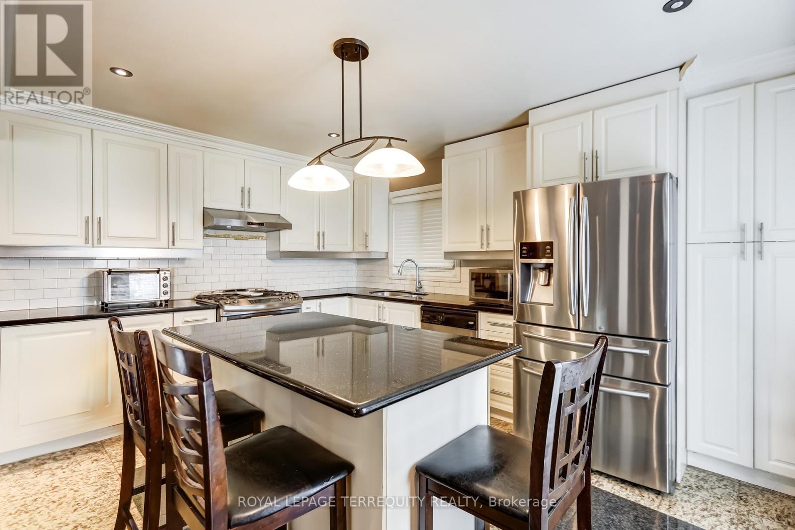 30 Wicks Drive, Ajax, Ontario  L1Z 1C3 - Photo 13 - E12470005