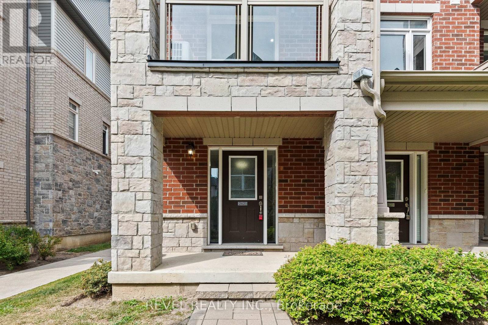 2621 Garrison Crossing, Pickering, Ontario  L1X 0E5 - Photo 2 - E12470011
