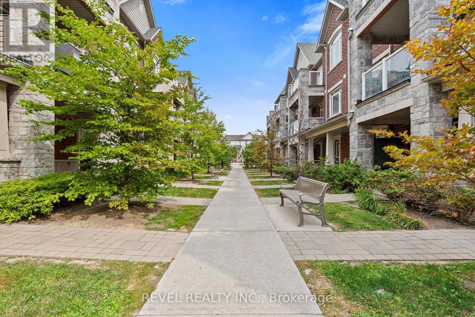 2621 Garrison Crossing, Pickering, Ontario  L1X 0E5 - Photo 3 - E12470011