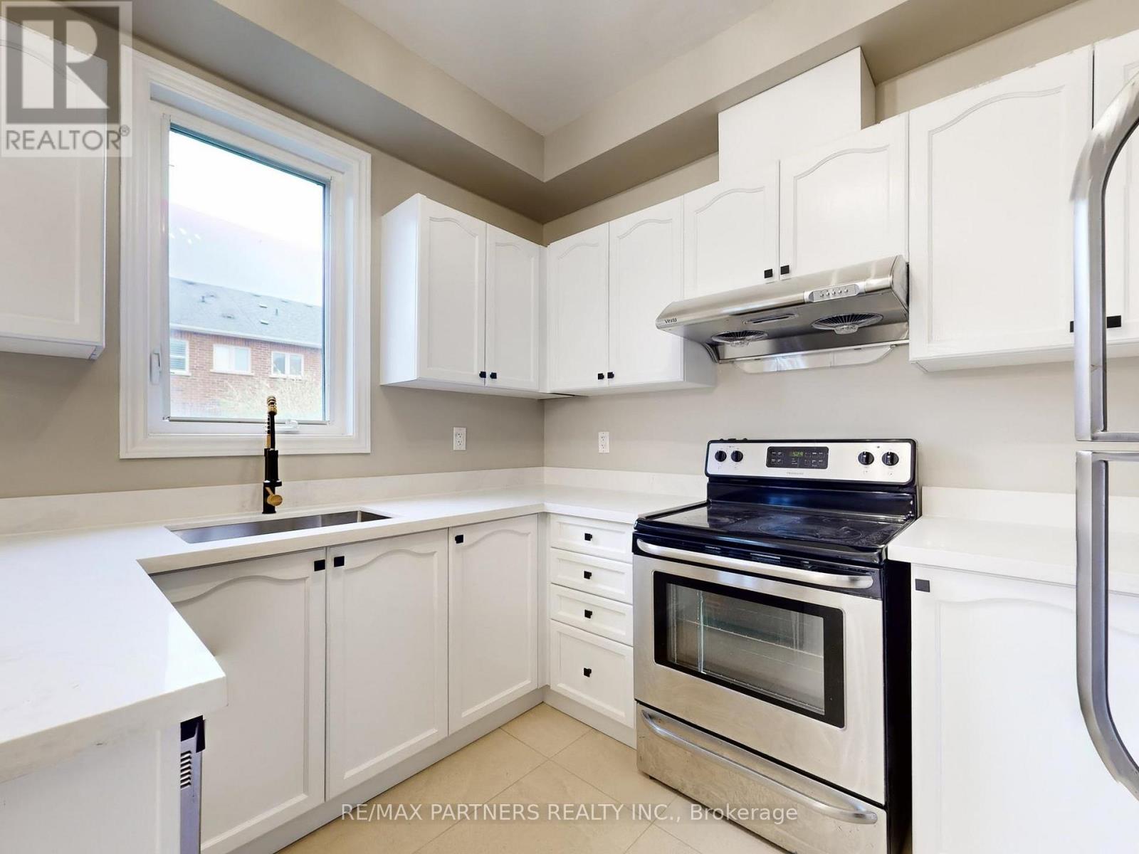29 Robert Osprey Drive, Markham, Ontario  L6C 0K9 - Photo 6 - N12469538