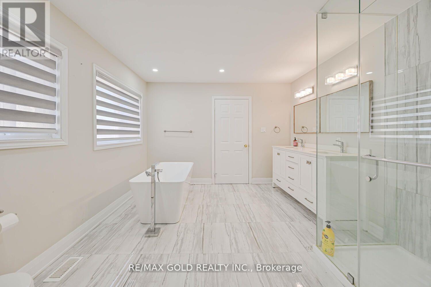 3 Freshspring Drive, Brampton, Ontario  L6R 3H6 - Photo 23 - W12466942