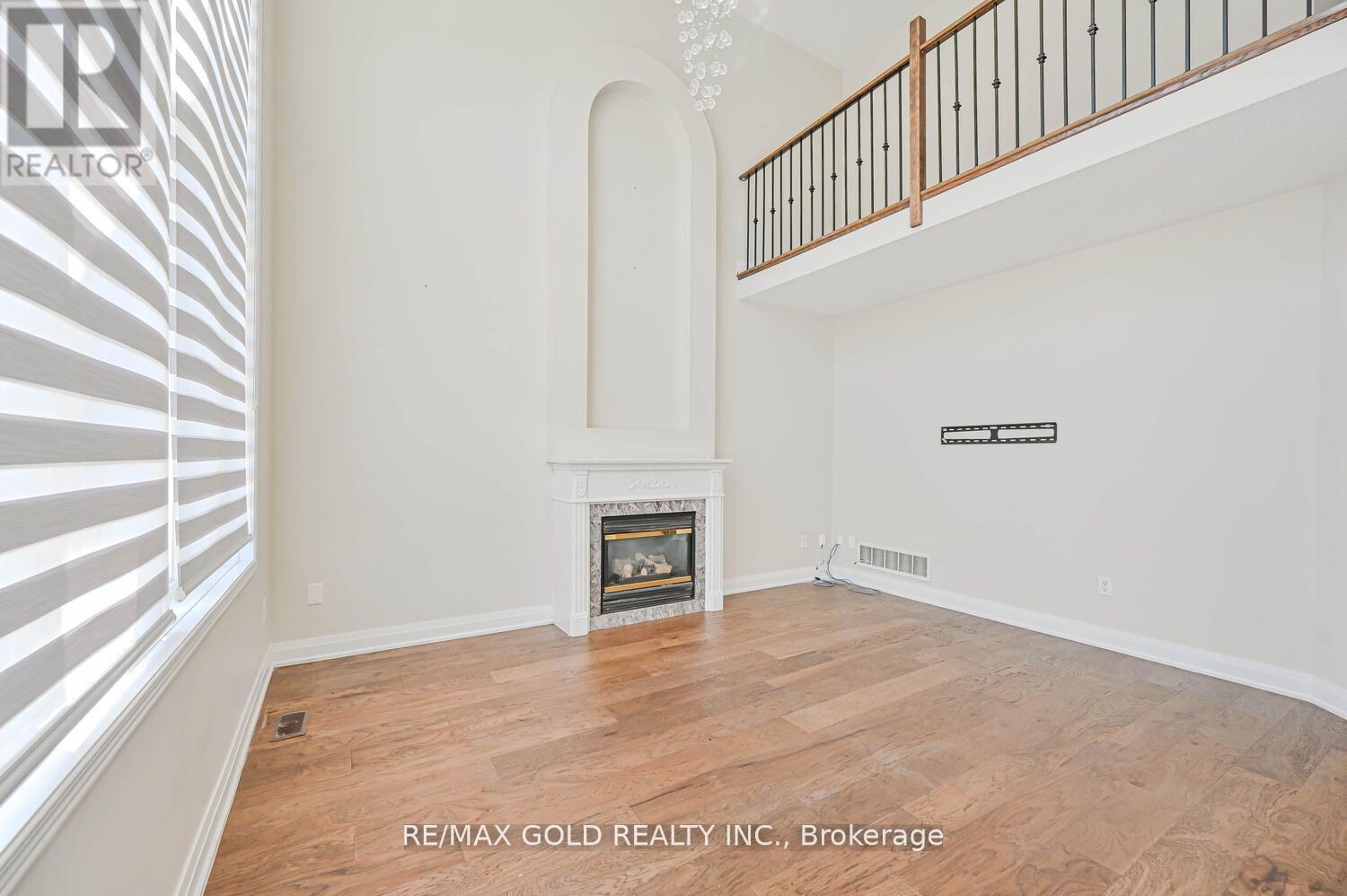 3 Freshspring Drive, Brampton, Ontario  L6R 3H6 - Photo 3 - W12466942