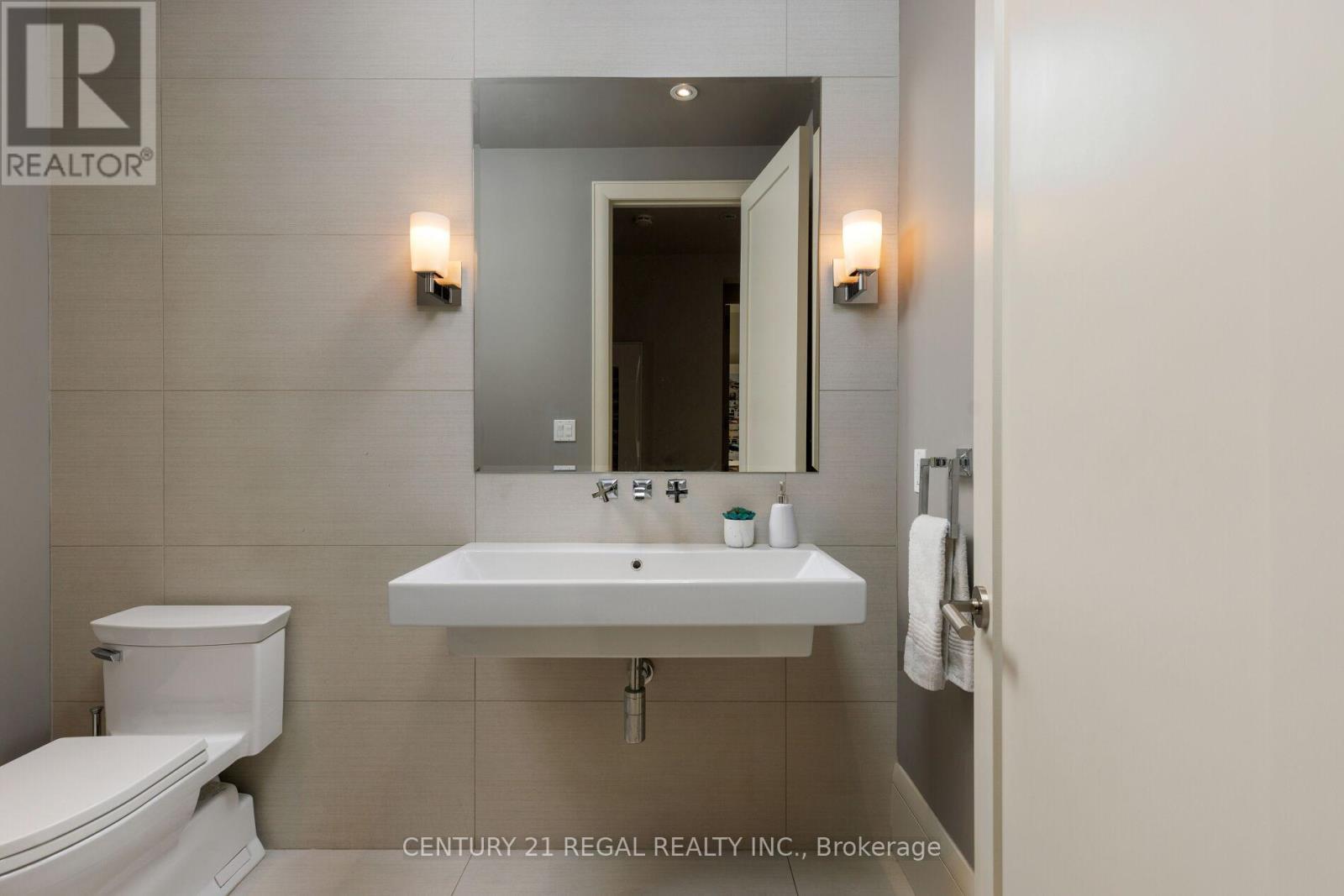 2442 Meadowood Crescent, Oakville, Ontario  L6L 1V6 - Photo 26 - W12469948