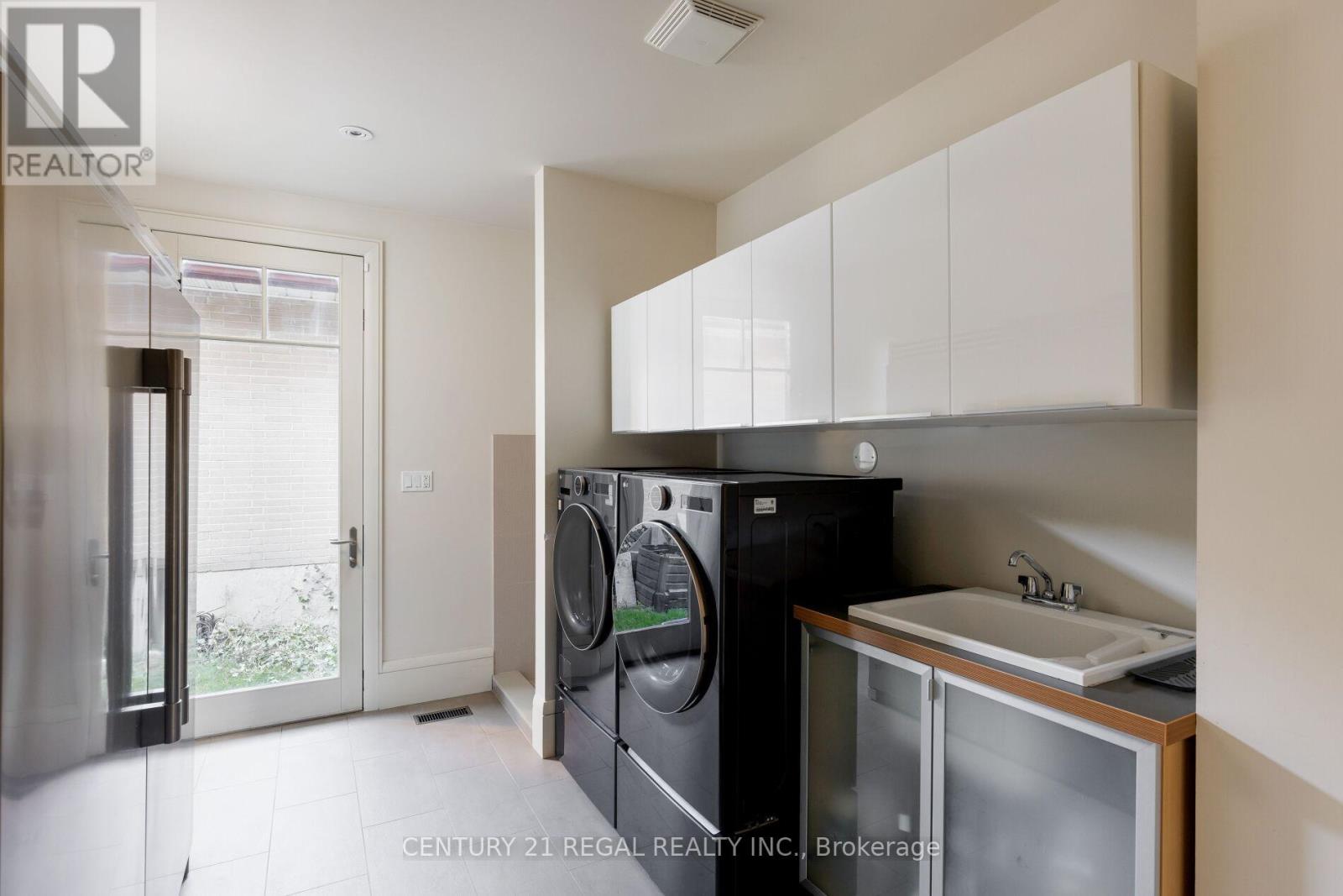 2442 Meadowood Crescent, Oakville, Ontario  L6L 1V6 - Photo 25 - W12469948