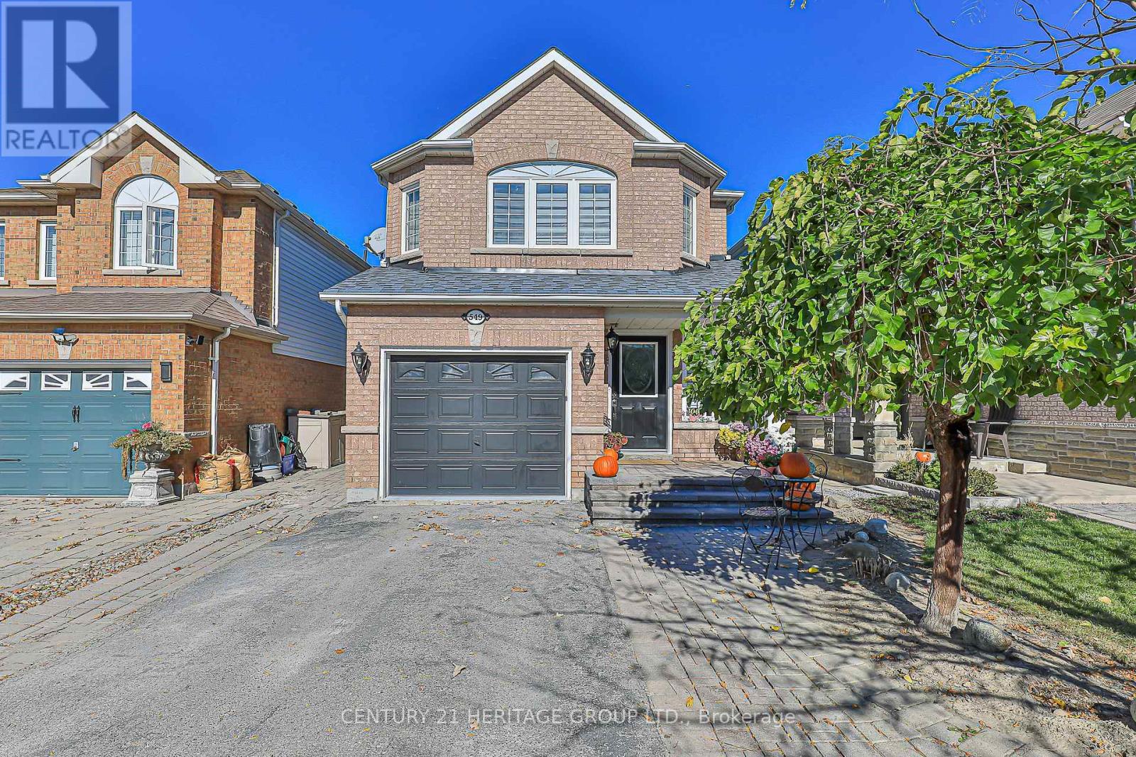 549 PELLETIER COURT, Newmarket, Ontario