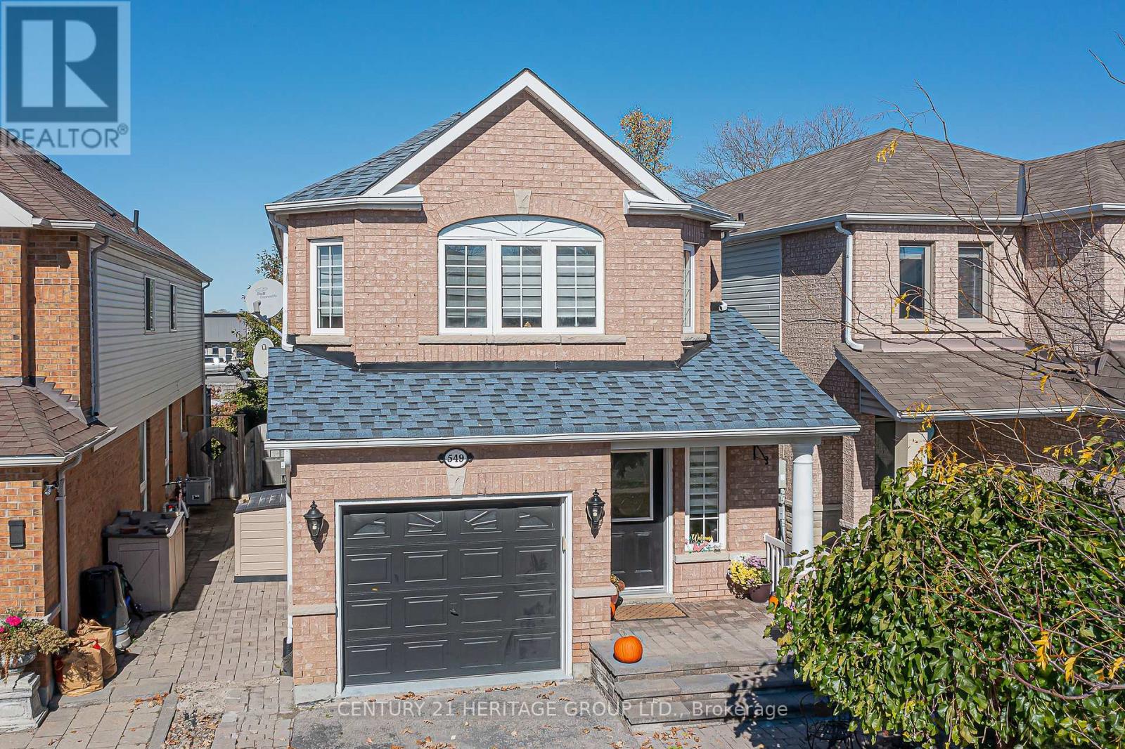 549 Pelletier Court, Newmarket, Ontario  L3X 2N7 - Photo 2 - N12470008