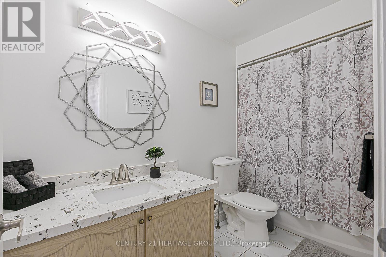 549 Pelletier Court, Newmarket, Ontario  L3X 2N7 - Photo 34 - N12470008