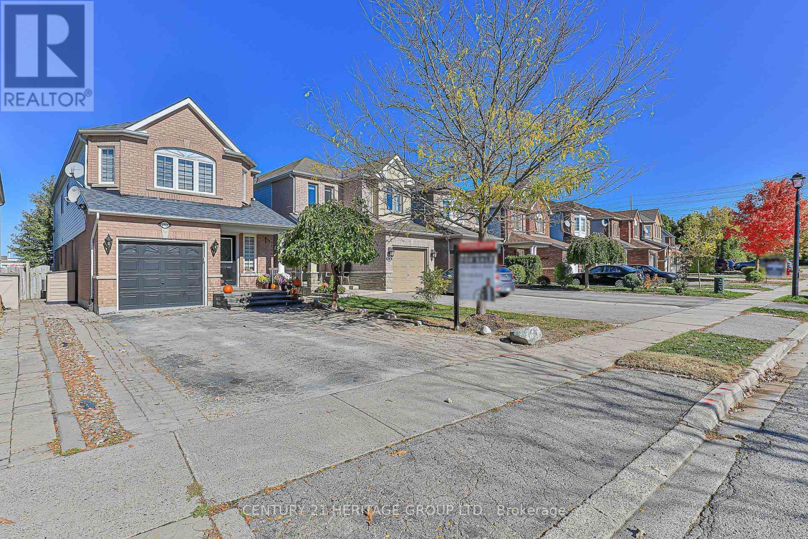 549 Pelletier Court, Newmarket, Ontario  L3X 2N7 - Photo 4 - N12470008