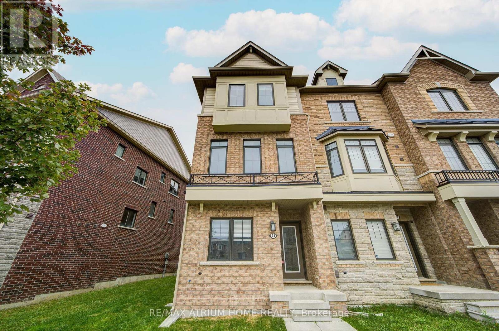 41 George Peach Avenue, Markham, Ontario  L6C 0Z1 - Photo 3 - N12470015
