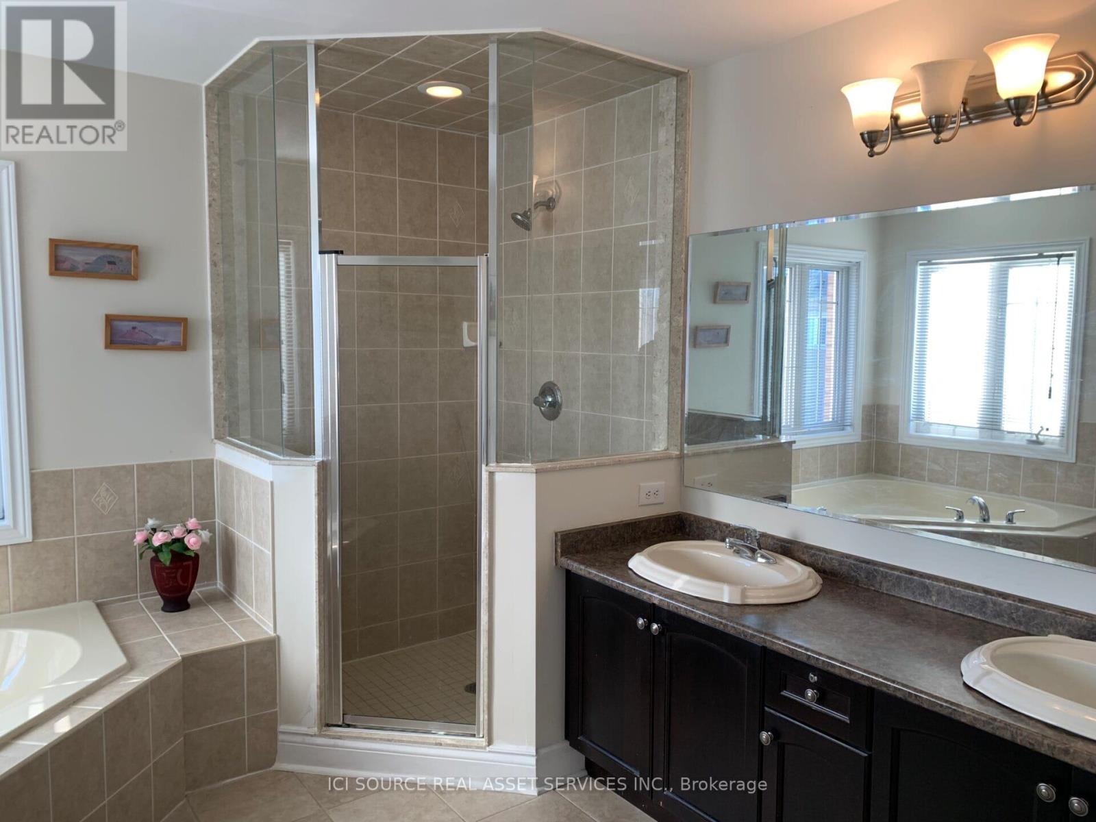 228 Vanda Drive, Vaughan, Ontario  L6A 4E5 - Photo 12 - N12470039