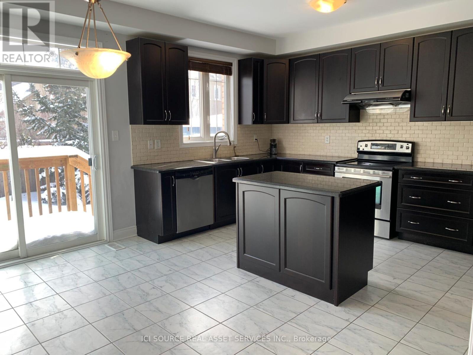 228 Vanda Drive, Vaughan, Ontario  L6A 4E5 - Photo 9 - N12470039