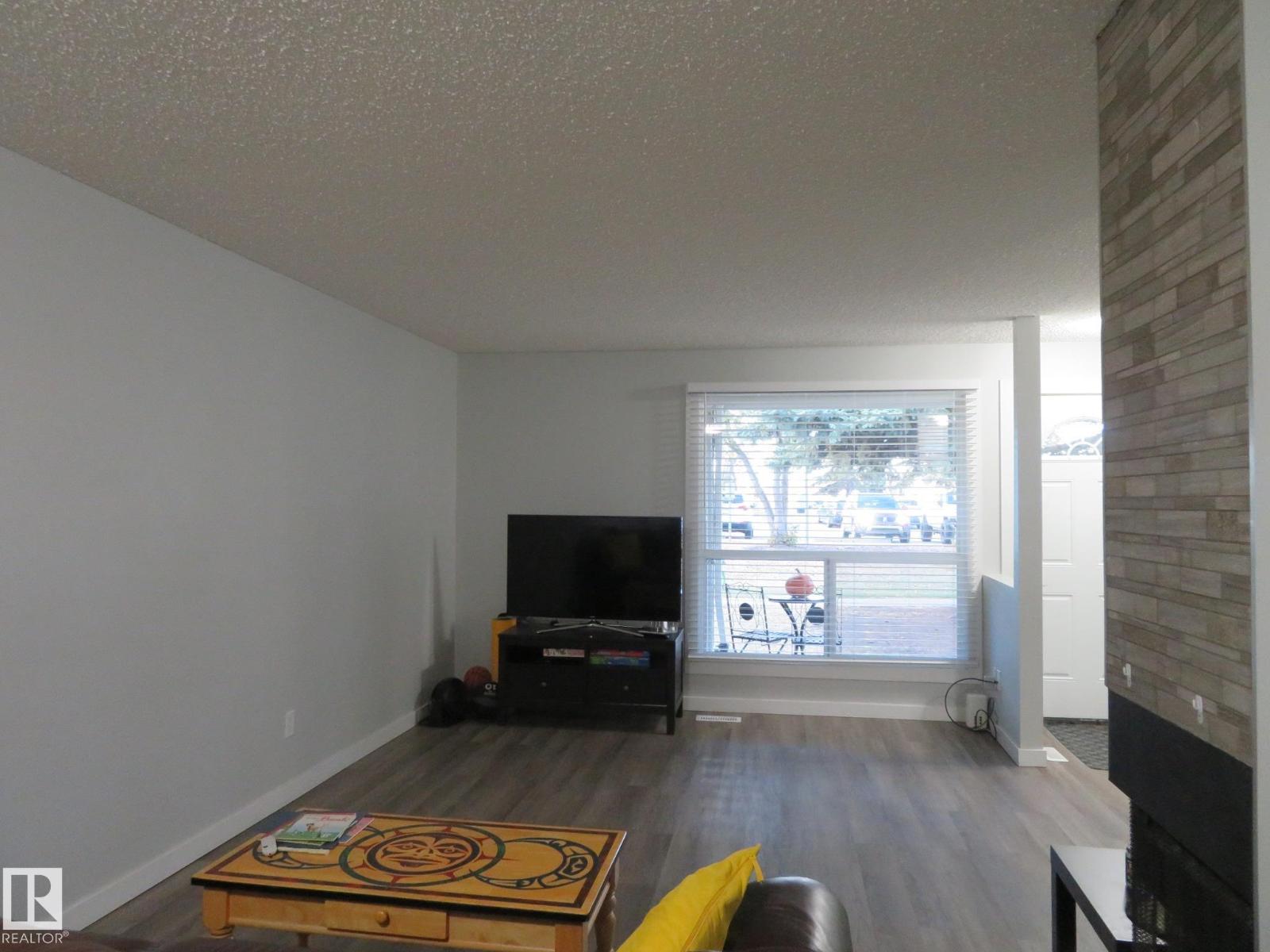 1894 111a St Nw, Edmonton, Alberta  T6J 4T7 - Photo 2 - E4462674