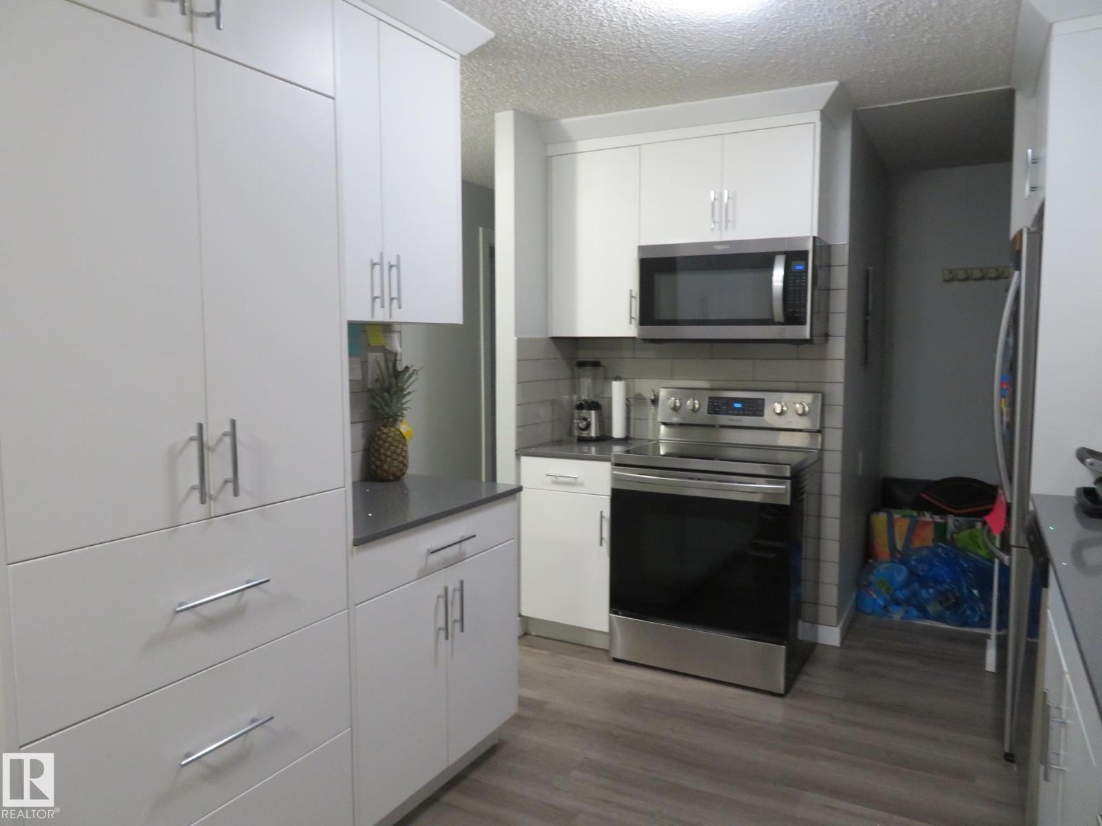 1894 111a St Nw, Edmonton, Alberta  T6J 4T7 - Photo 6 - E4462674