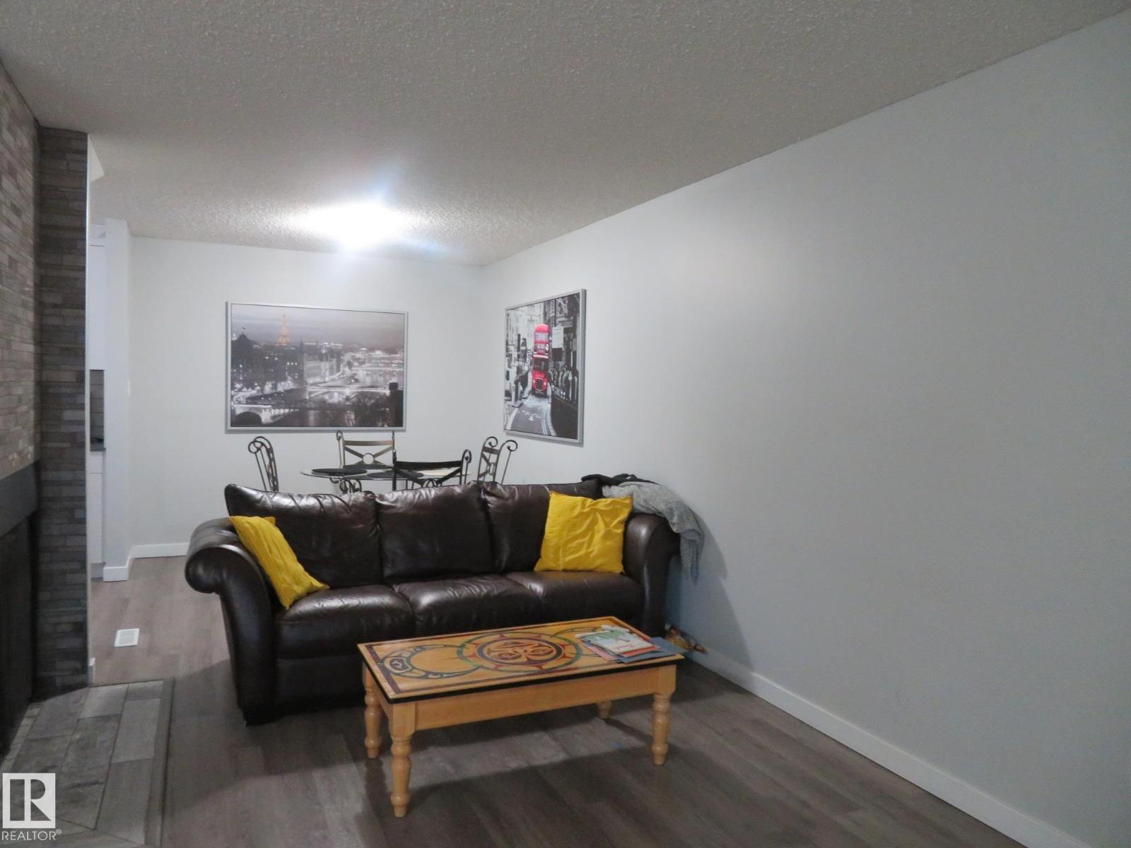 1894 111a St Nw, Edmonton, Alberta  T6J 4T7 - Photo 4 - E4462674