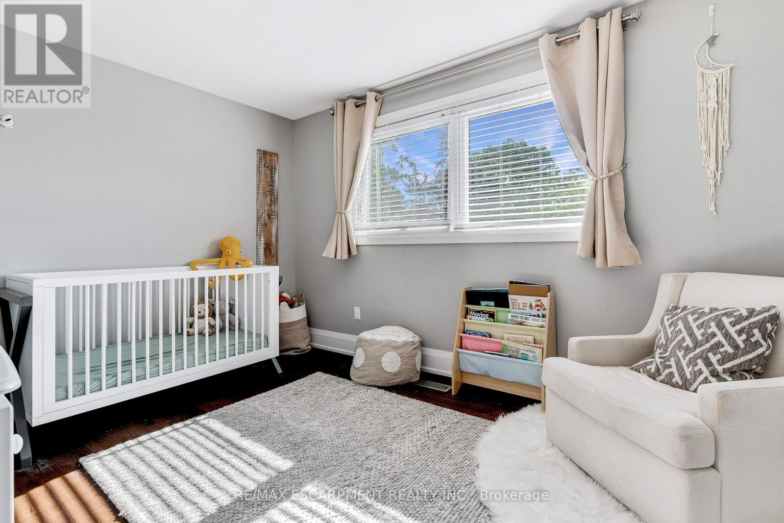 296 Kent Crescent, Burlington, Ontario  L7L 4T1 - Photo 19 - W12470009