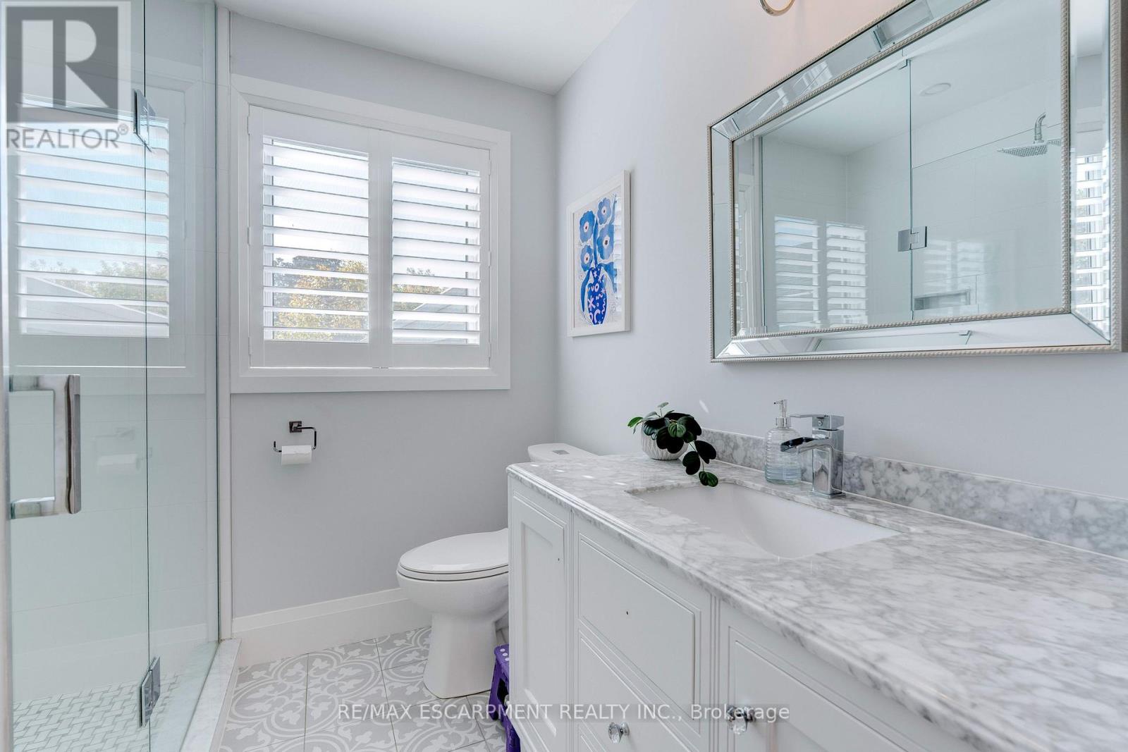 296 Kent Crescent, Burlington, Ontario  L7L 4T1 - Photo 21 - W12470009