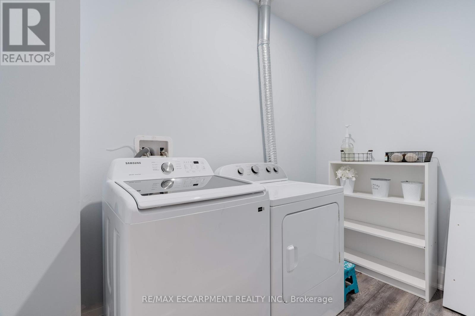296 Kent Crescent, Burlington, Ontario  L7L 4T1 - Photo 25 - W12470009