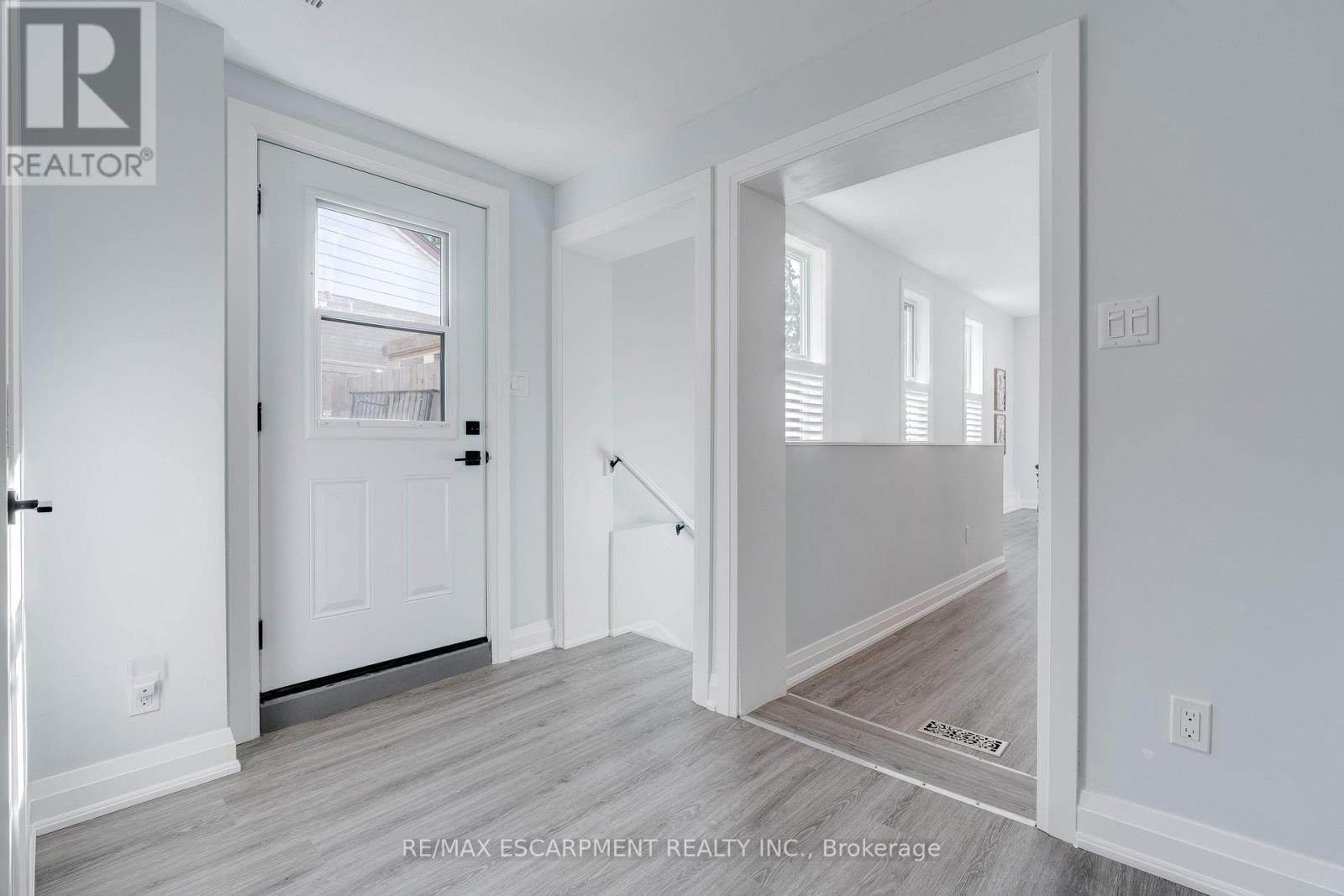 296 Kent Crescent, Burlington, Ontario  L7L 4T1 - Photo 27 - W12470009
